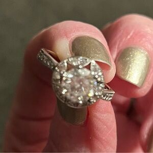 Elegant 1.2 ct Women's Ring with Moissanite Accents